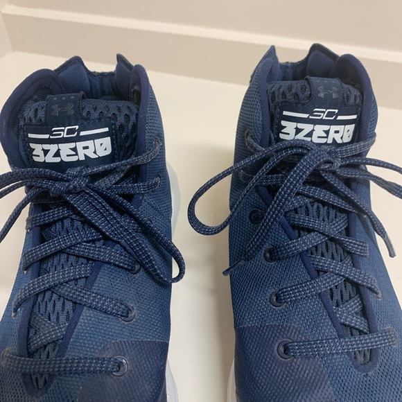 Steph Curry basketball shoes. 5.5Y. - Picture 3 of 7